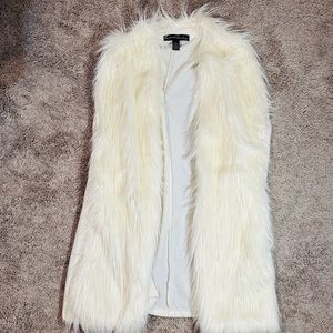 Off White faux fur vest 😍